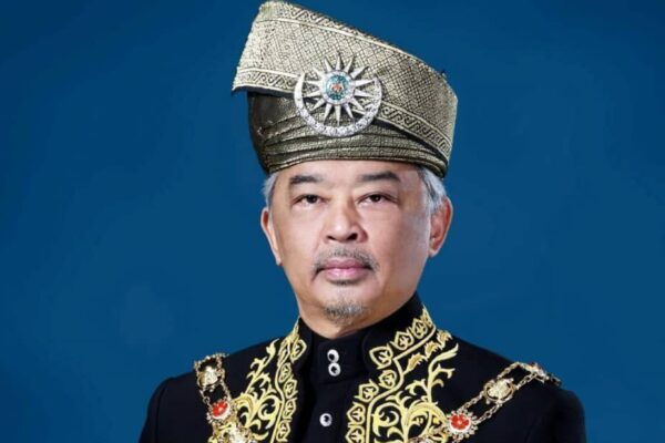 King sends donations to families of plane crash victims