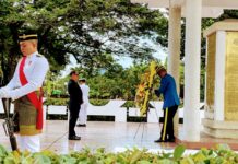 Dr Jeffery leads wreath-laying at Petagas War Memorial